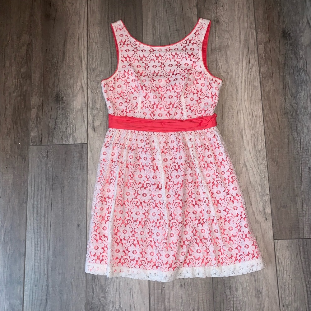 🍀 3/$30 forever 21 Springtime coral and lace overlay dress